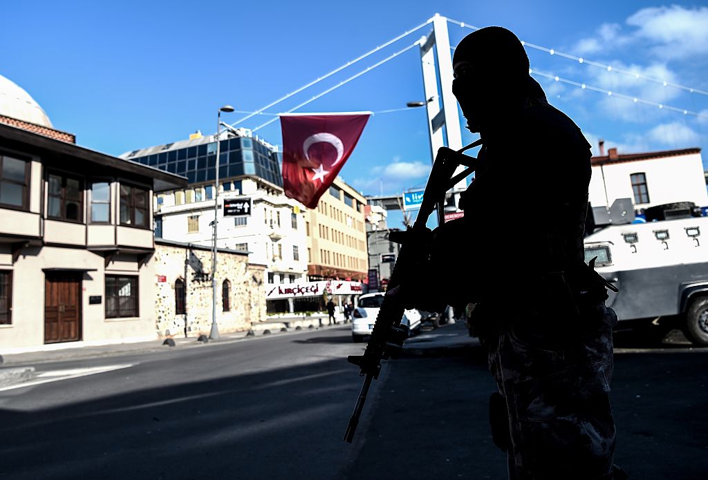 Autobombe explodiert nahe Gerichtsgebäude im türkischen Izmir + Video