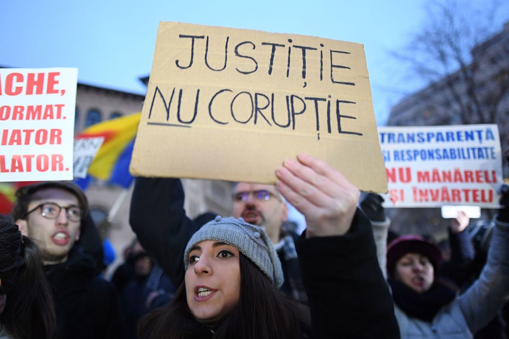 „Demokratie, nicht Amnestie“: Tausende demonstrieren in Rumänien gegen Straffreiheit für korrupte Politiker