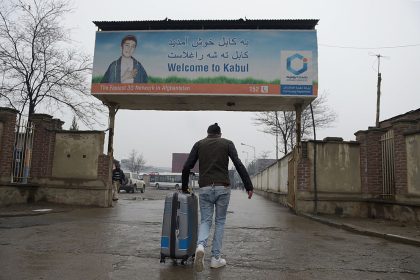 Aus Deutschland abgeschobener Afghane bringt sich offenbar um – Roth verlangt Abschiebestopp