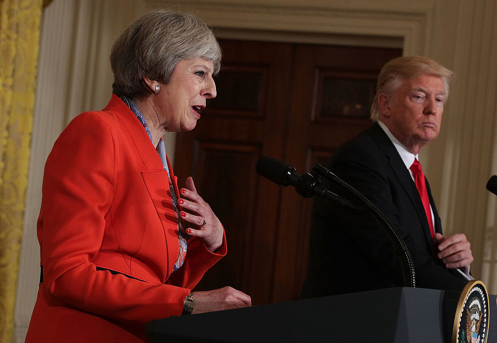 Trump bei Aufhebung der Russland-Sanktionen zurückhaltend – Britische Premierministerin pocht auf Sanktionen