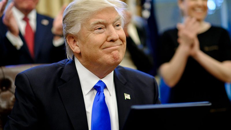 Anhänger feiern Trump – „Er tut genau das, was er im Wahlkampf versprochen hat“