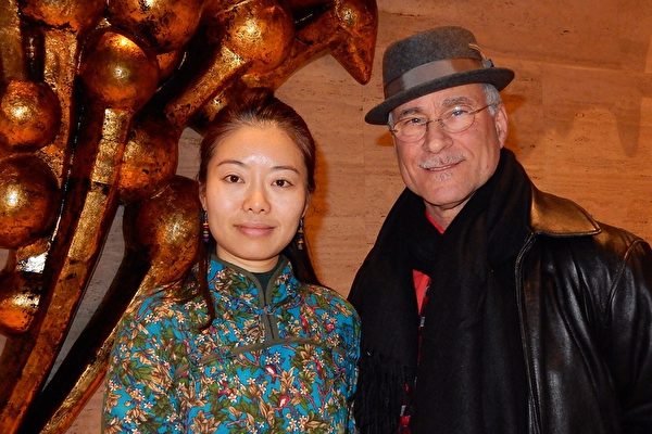 Die Malerin Chu Youye und ihr Ehemann bei Shen Yun. Foto: Epoch Times
