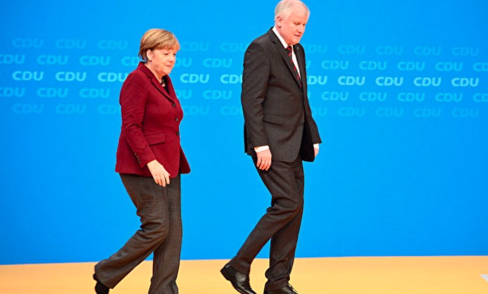Merkel ruft CSU trotz des Obergrenzen-Streits zu gemeinsamem Wahlkampf auf