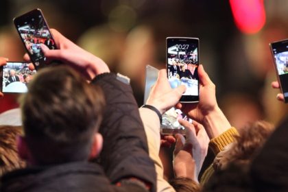 80 Prozent der Deutschen nutzen ein Smartphone – Senioren holen auf