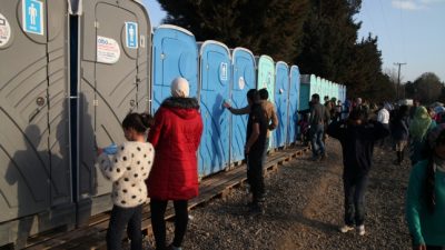 Flüchtlinge bescheren Konzern Rekordumsatz mit Dixi-Klos