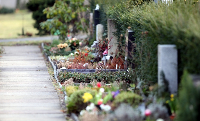 Polizei löst Trauerfeier mit rund 200 Teilnehmern an Heilbronner Friedhof auf