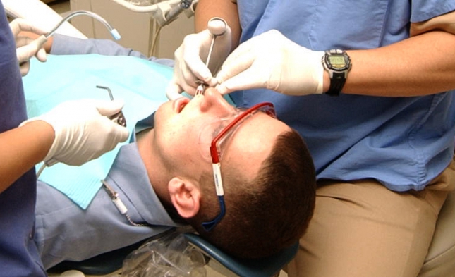 Immer mehr Kassenpatienten schließen Zahnzusatzversicherungen ab