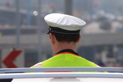 Regierung beschließt härtere Strafen für Angriffe auf Polizisten – Bis zu fünf Jahren Haft
