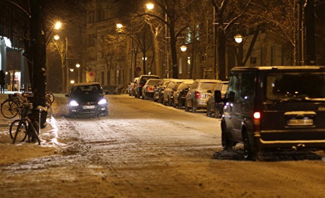 Schneebedeckte Straße Foto: über dts Nachrichtenagentur
