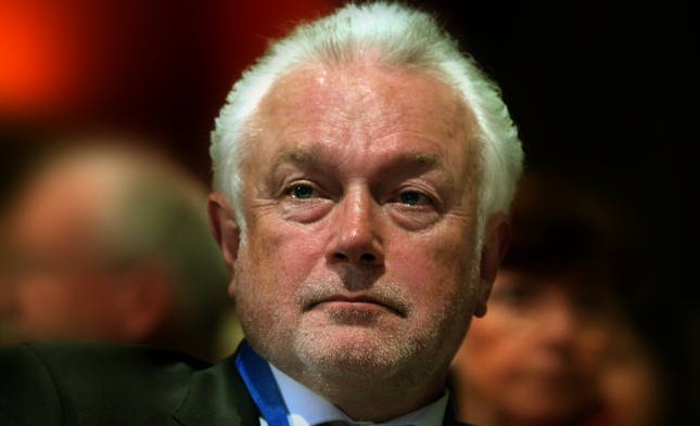 Kubicki bezeichnet CDU-Generalsekretär als „Taubernuss“