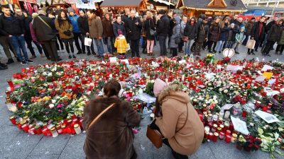 Gedenkminute für Anschlagsopfer in Berliner Abgeordnetenhaus – Bundesregierung plant keine Gedenkveranstaltung