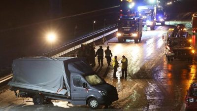 Eine Tote bei Massenkarambolage auf der A1 zwischen Hamburg und Lübeck