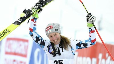 Schreyer Überraschungssiegerin bei Vonn-Comeback