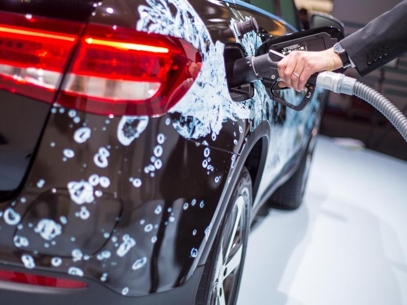 Autohersteller und andere Weltkonzerne wollen Wasserstoff-Antrieb im Auto voranbringen