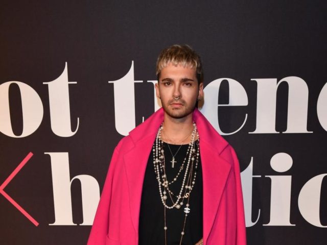 Tokio-Hotel-Sänger Bill Kaulitz holt sich Inspirationen bei der Make-Up-Show «Maybelline New York hot trends Xhibition». Foto: Jens Kalaene/dpa
