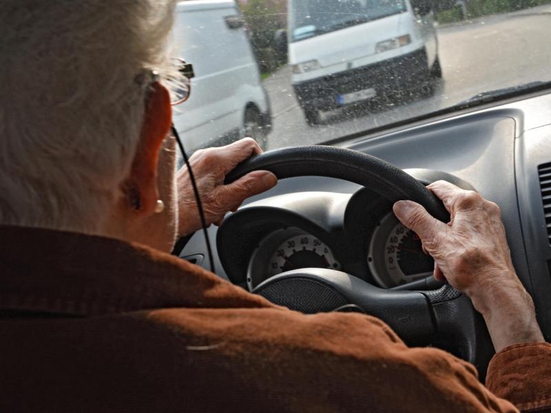 Führerschein-Pflicht-Tests für Senioren? Verkehrsminister Dobrindt ist dagegen