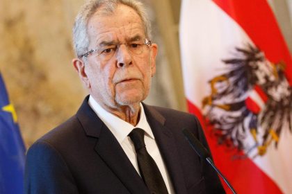 Österreichs grüner Bundespräsident lehnt Asyl-Vorstoß von Innenminister Kickl ab – und stellt sich hinter NGOs