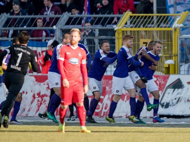 Erzgebirge Aue feierte einen späten Sieg gegen den 1. FC Heidenheim. Foto:/dpa