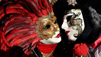 Karneval in Venedig beginnt offiziell mit dem traditionellen „Engelsflug“