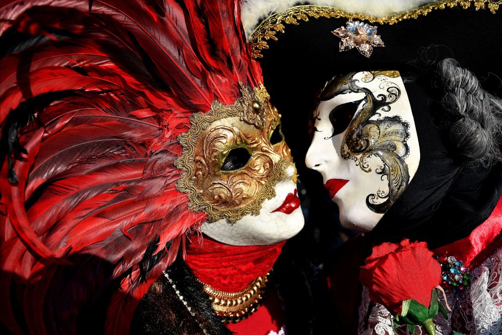 Karneval in Venedig beginnt offiziell mit dem traditionellen „Engelsflug“