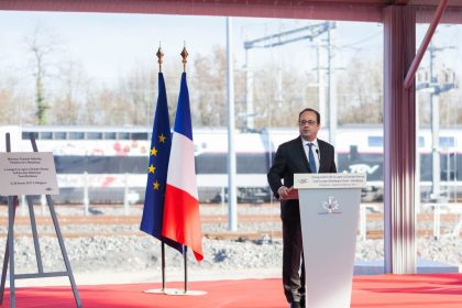 Polizist verletzt zwei Menschen bei Hollande-Rede unabsichtlich durch Schuss