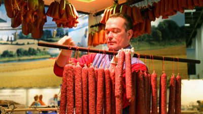 Fleisch aus der Petrischale? Landwirtschaftsminister versteht skeptische Verbraucher