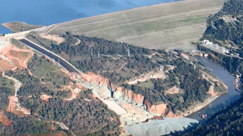 Große Schäden am Oroville-Staudamm: Ablauf gestoppt, die Schäden sind gewaltig + Video