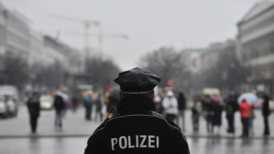 „Greif sie an“ – IS propagiert Messerattacken auf Polizeibeamte: NRW-Innenministerium warnt Polizisten vor Angriffen