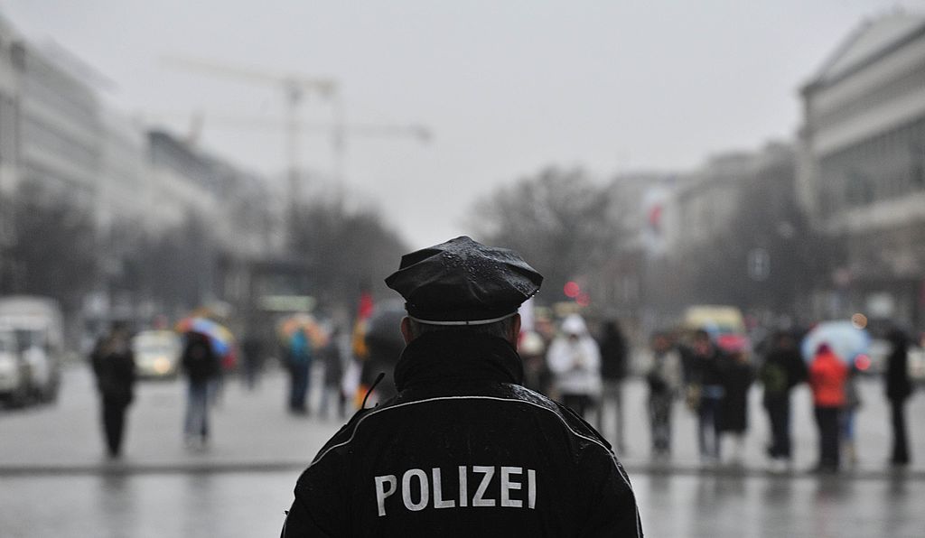 „Greif sie an“ – IS propagiert Messerattacken auf Polizeibeamte: NRW-Innenministerium warnt Polizisten vor Angriffen