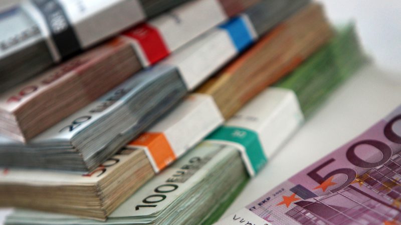 Immer mehr Menschen horten Euro-Bargeld als „Wertaufbewahrungsmittel“