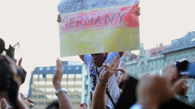 Bechlenberg über unsere „moralische Verdammung“: „Das Problem sind nicht die Flüchtlinge, sondern die Mitschwimmer im Kielwasser“