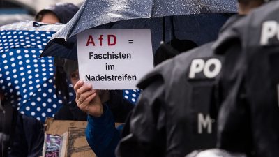 „Keinen Meter den Nazis“: Tausende Demonstranten bei Kundgebung gegen den AfD-Neujahrsempfang in Münster