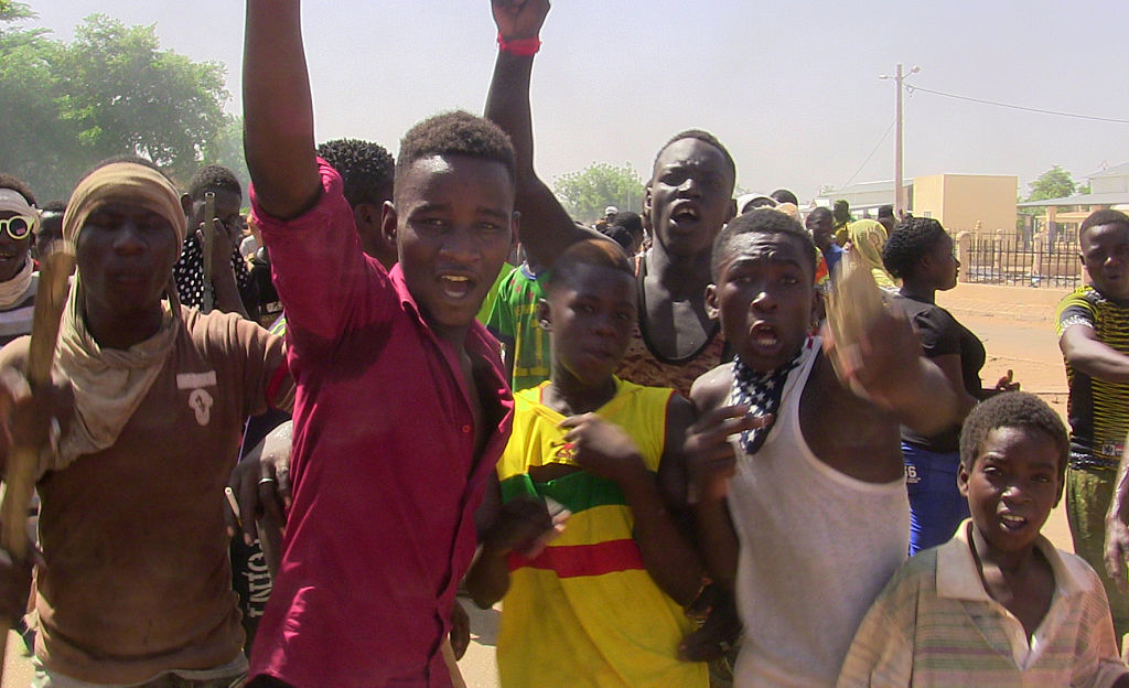 „Orte der Sünde“: Muslimische Jugendgruppe in Mali greift Bars und Alkoholläden an