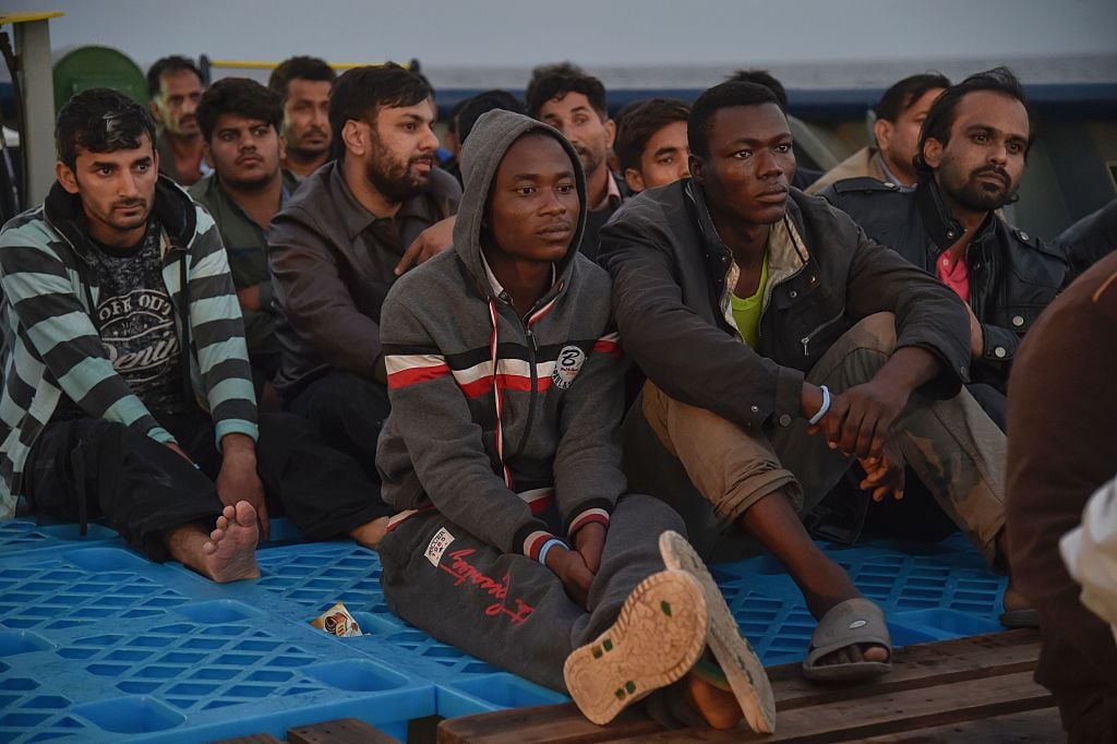 „Unwürdige und erniedrigende Bedingungen“: EU verurteilt Misshandlung von Flüchtlingen in libyschen Haftzentren