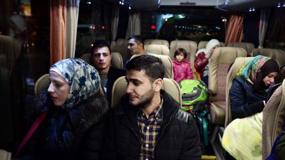 Illegale Migration: 6300 Flüchtlinge in Fernbussen aufgegriffen