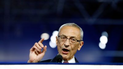 Podesta attackiert erneut FBI: Ex-Wahlkampfmanager sieht Schuld an Clintons Niederlage bei Geheimdienst