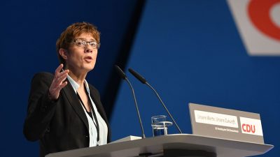 Kramp-Karrenbauer lädt Konservative zur Mitarbeit ein