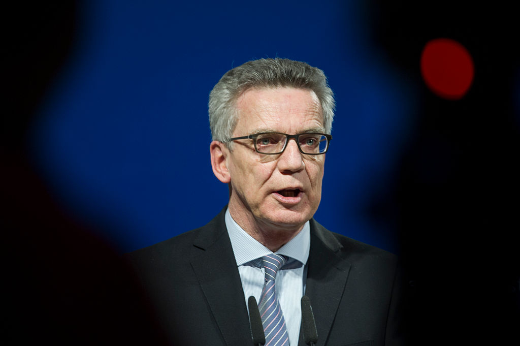„Große Klappe, nichts dahinter“: Stegner zweifelt an De Maizières Plänen zu Bundesausreisezentren