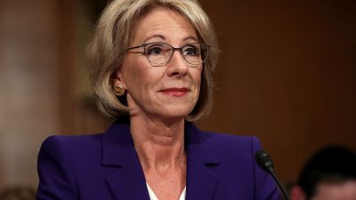 Neue US-Bildungsministerin DeVos: Vierfache Mutter statt Pädagogin – Trump-Vize: Jedes Kind bekommt „eine Chance auf eine Weltklasse-Bildung“