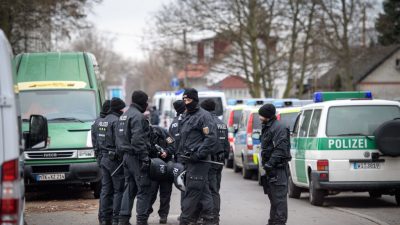 Südbayern: Razzia mit 200 Polizisten bei Ermittlungen wegen Waffenhandels