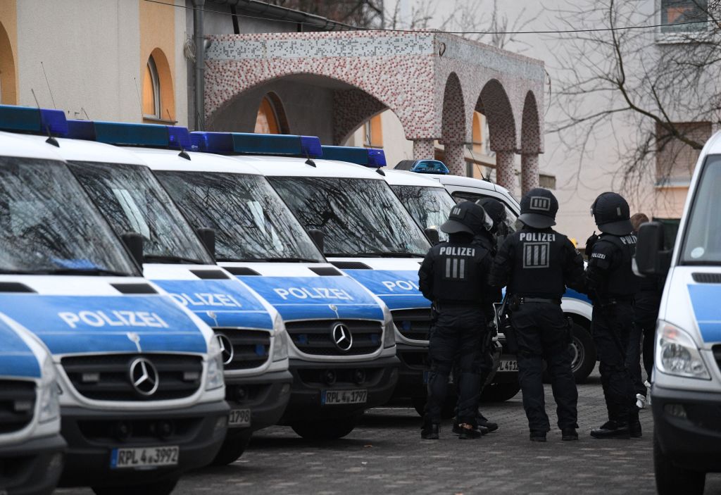 Anti-Schleuser-Razzia: 300 Polizisten durchsuchen 33 Objekte in fünf Ländern