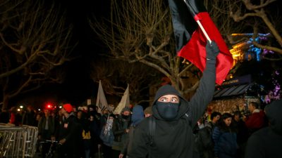 „Tötet Trump“-Slogans bei Universitätskrawalle: Trump bezeichnet Demonstranten als „professionelle Anarchisten“