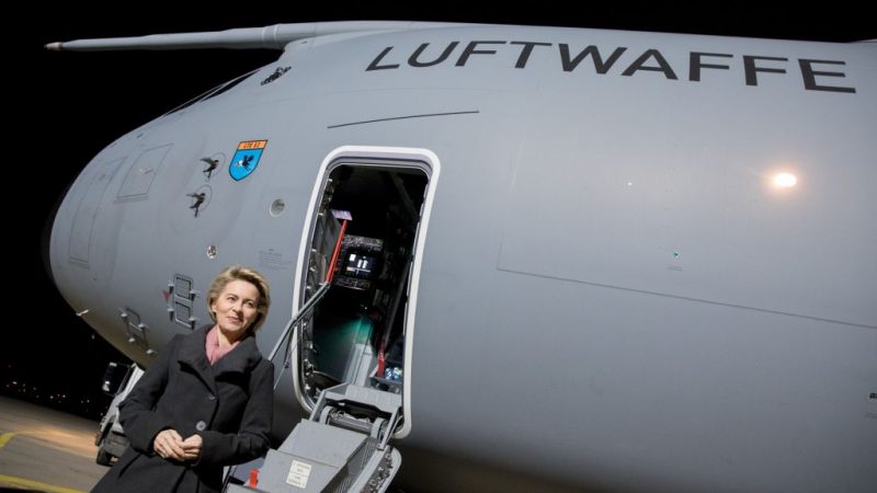 Airbus bedauert A400M-Panne auf Reise Ursula von der Leyens – Neues Flugzeug geht beim ersten Flug kaputt