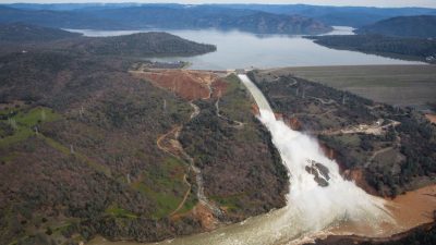 Lage am größten Staudamm der USA weiter angespannt – Kalifornischer Stausee zum Bersten voll