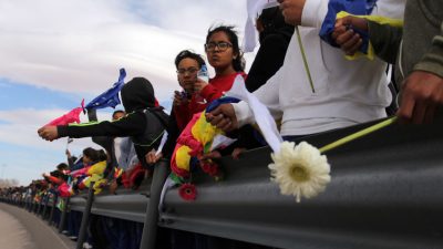 Behörden organisieren Protest gegen Trumps Einwanderungspolitik – Mexikaner bilden „menschliche Mauer“