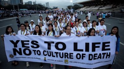 Tausende Katholiken protestieren in Manila gegen blutigen Anti-Drogenkrieg von Präsident Duterte