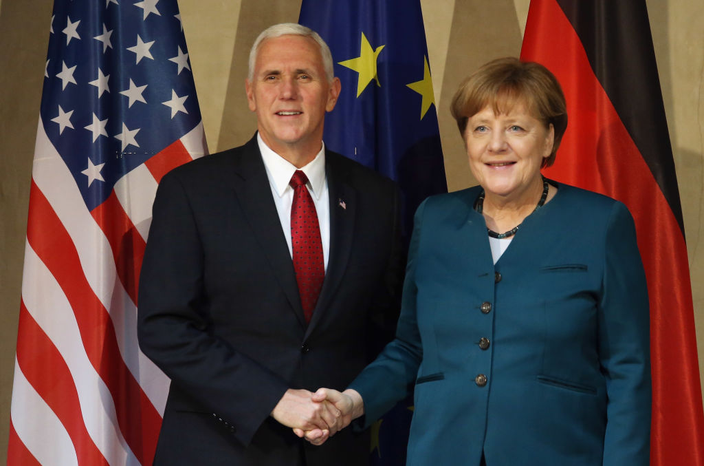 „Im Namen des Präsidenten“: Pence sagt Nato und Europa die anhaltende Unterstützung der USA zu
