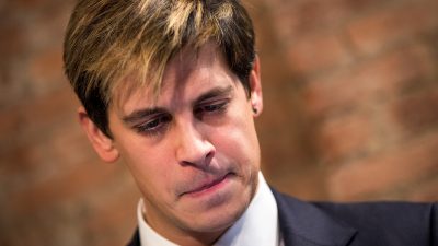 Blogger verlässt wegen Pädophilie-Streit Portal „Breitbart“ – Yiannopoulos selbst ein Missbrauchsopfer