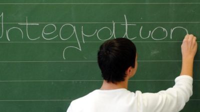 300.000 Einwanderer-Kinder in Regelschulen – Gettoisierung im Schulsystem droht