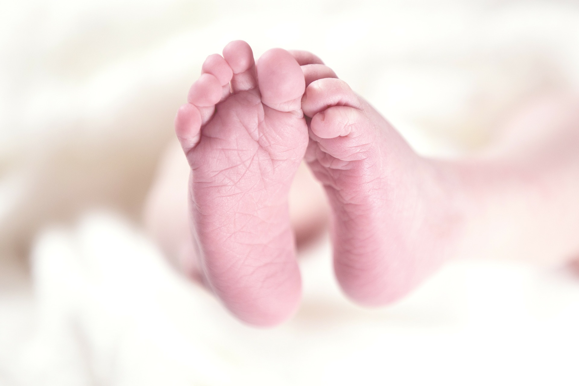 Kritiker fürchten Schaffung von Designer-Babys: Erstes Krankenhaus in Großbritannien darf Babys mit drei Elternteilen erzeugen